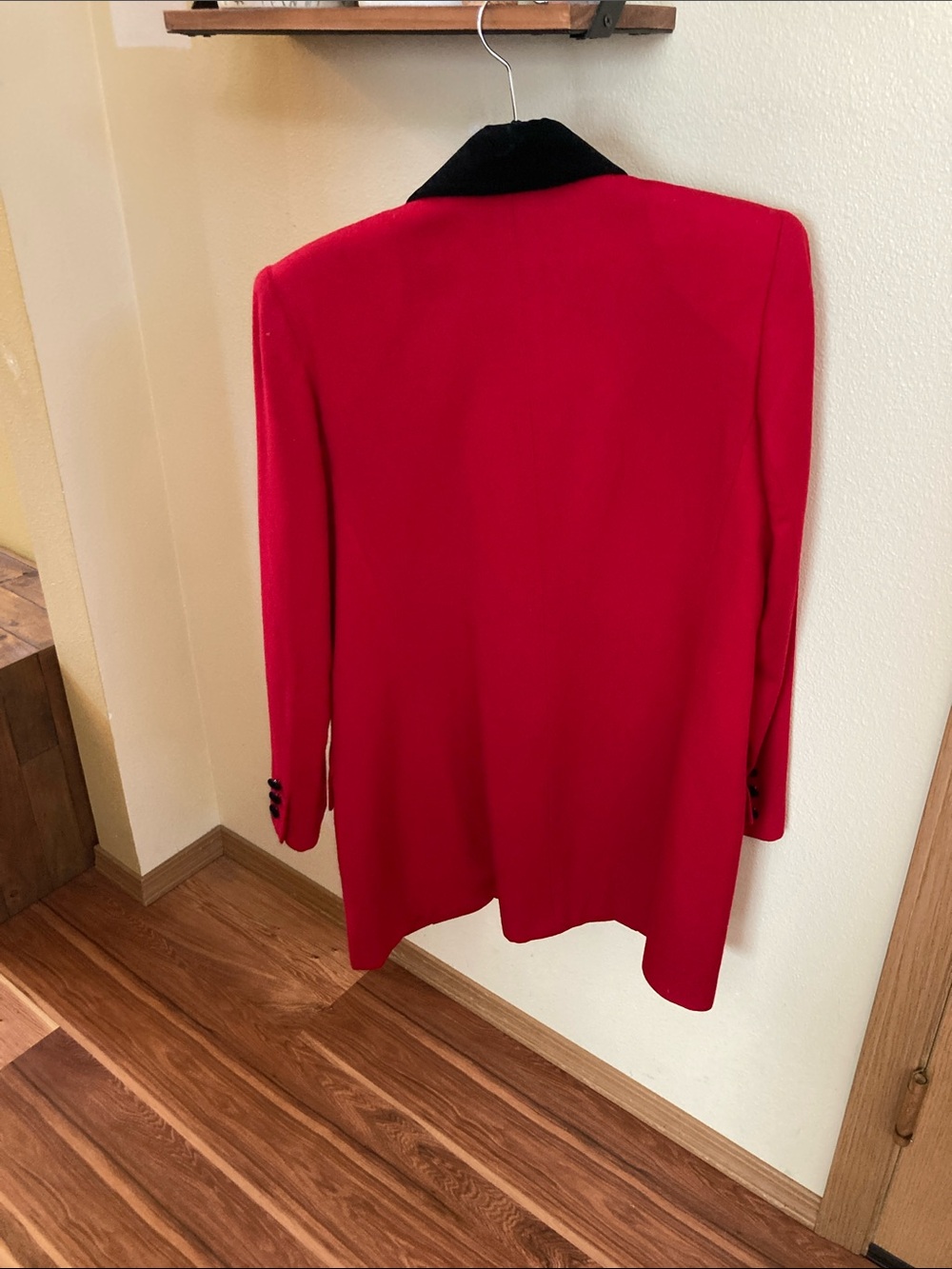 Casual Corner Red Blazer with Black Velvet Collar - Picture 3 of 4
